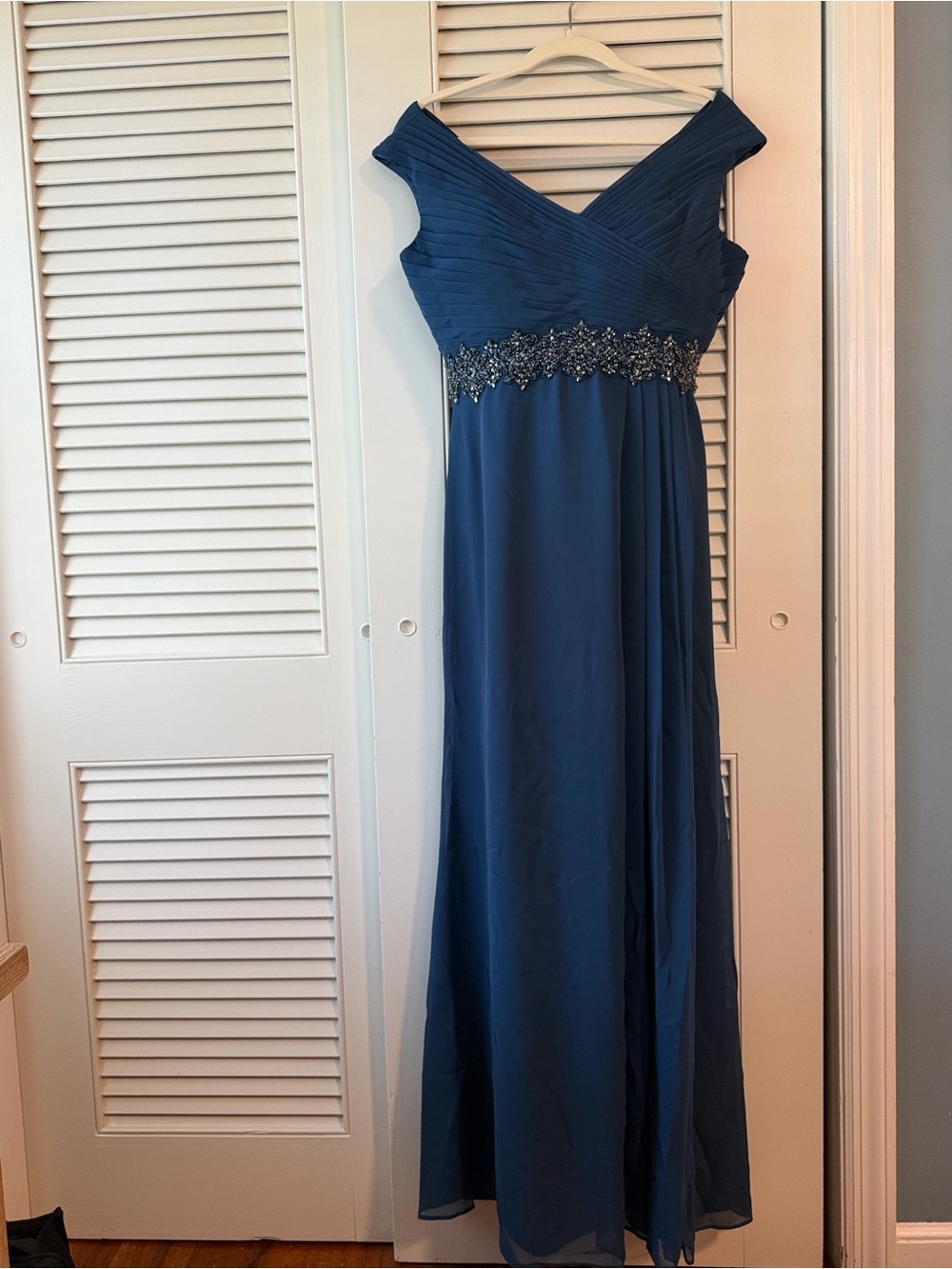 Elegant Off-Shoulder Navy Maxi Dress with Beaded Waist